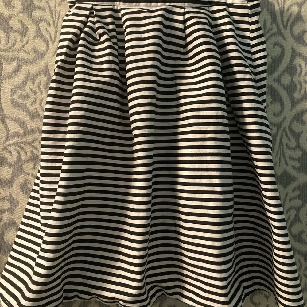Akira Full Pinup Black and White Stripe Skirt Size M
